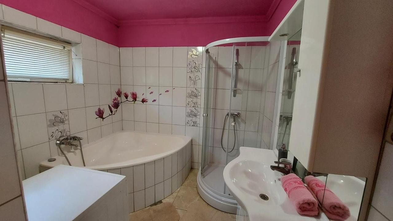 Laci Maganszallashely * Debrecen