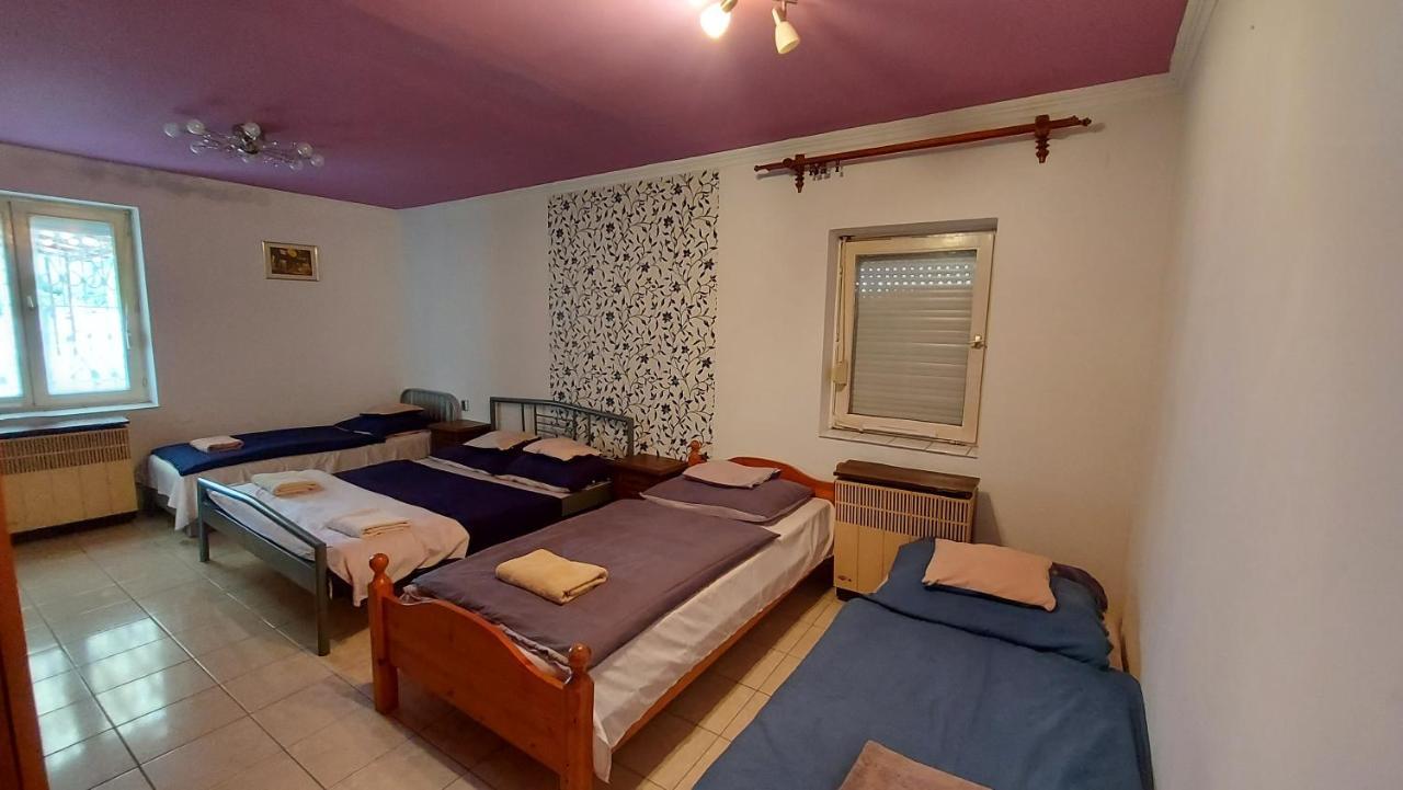 Laci Maganszallashely Homestay *