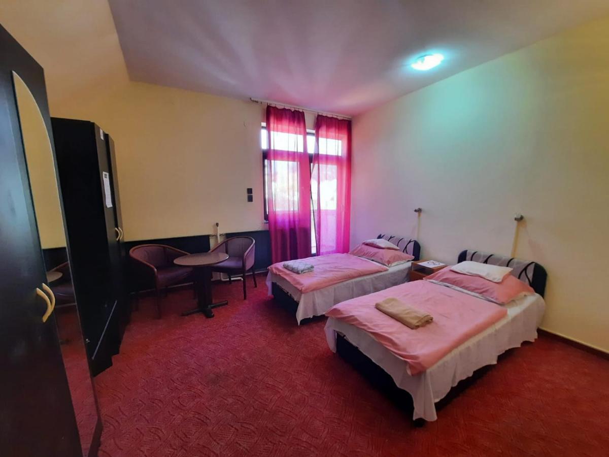 Laci Maganszallashely Homestay *
