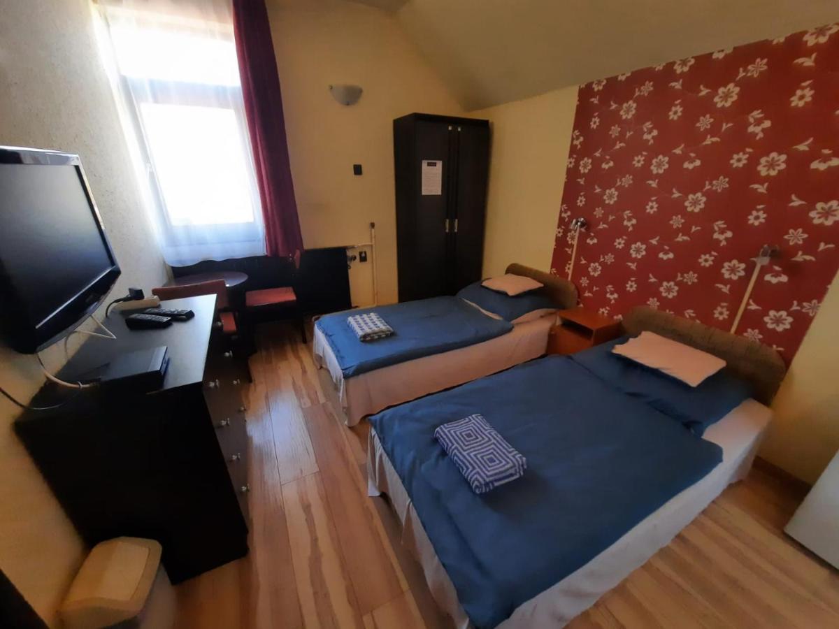 Laci Maganszallashely Homestay *